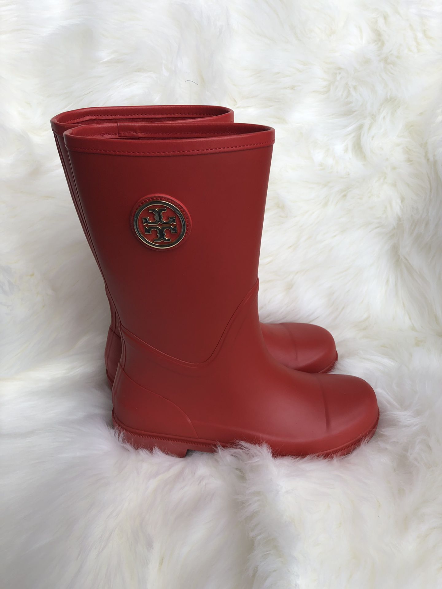 Tory Burch Rubber Red Rain boots for Sale in Frisco, TX - OfferUp