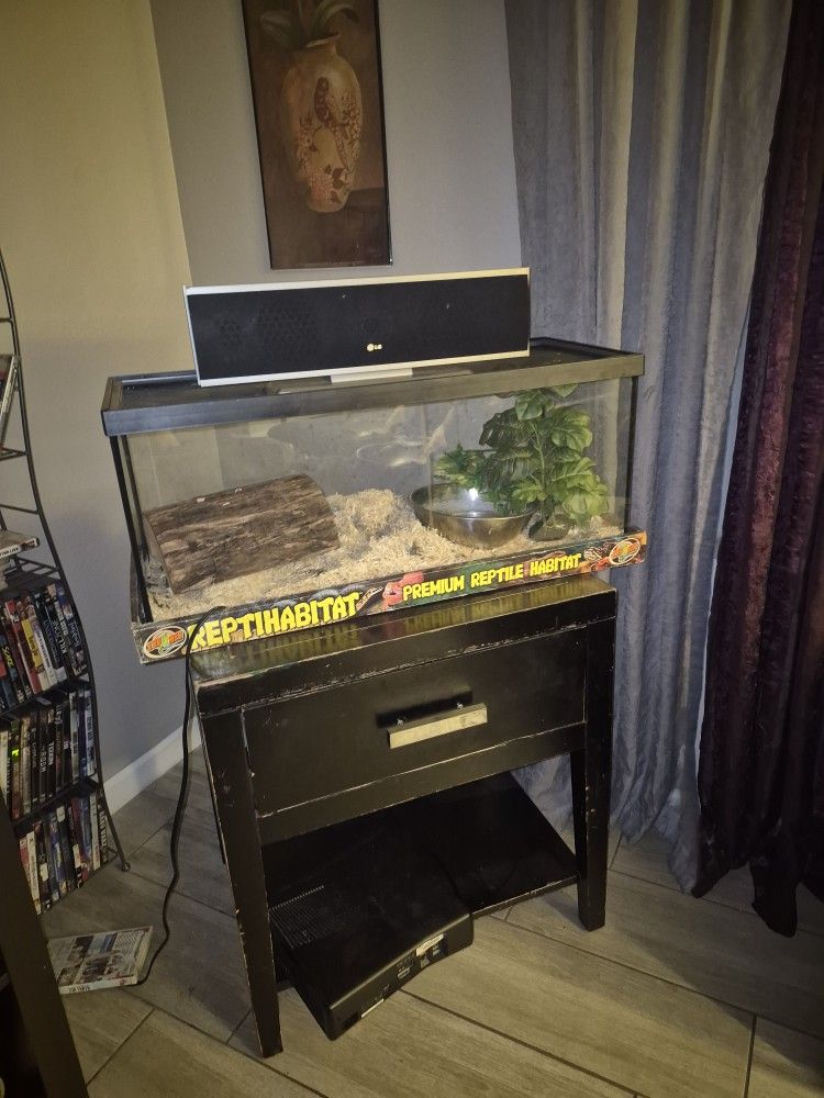 Reptile Habitat Tank
