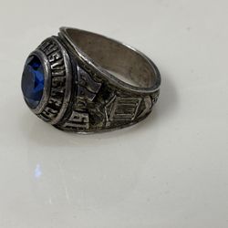 1977  Williamsville class Ring Size 12.5