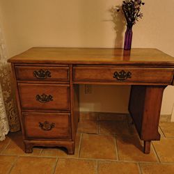 **Desk**4 Drawer 