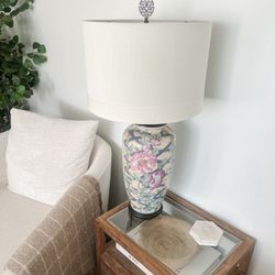 Vintage Chinoiserie Style Table Lamp with Floral Design