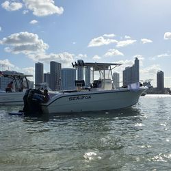 Sea Fox Center Console 25.7