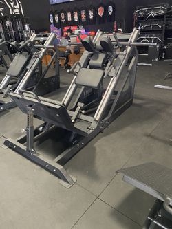 Hack Squat Linear Press 