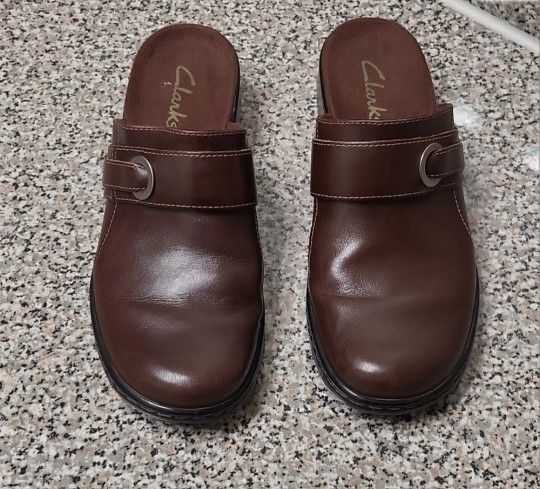 Clarks ladies Leather upper shoes size 7