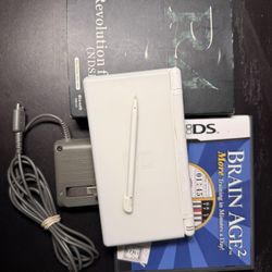 Nintendo DS Lite w R4 Card