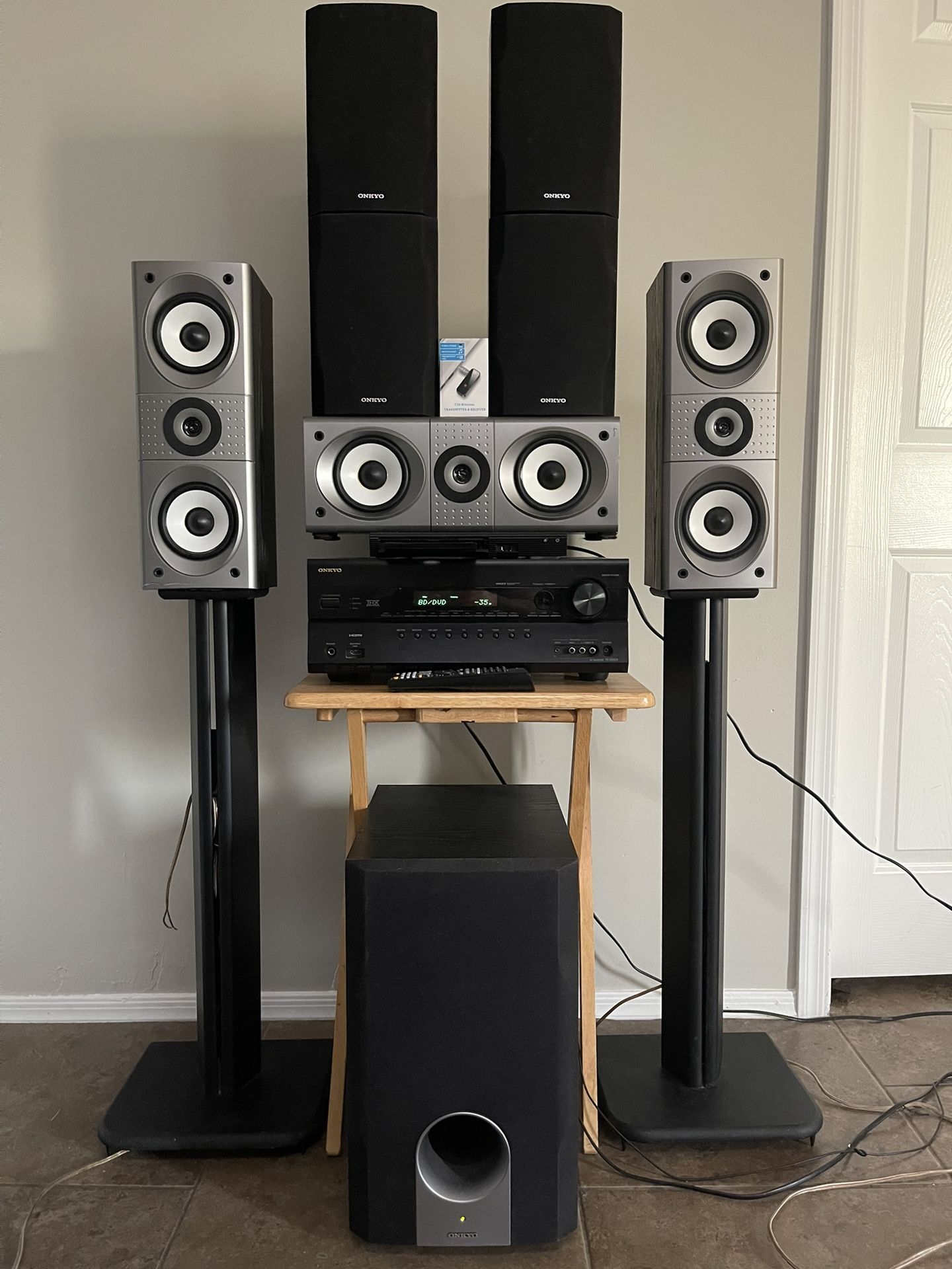 Onkyo TXSR608 Complete 7.2 Channel Home theater set 3Dready HDMI