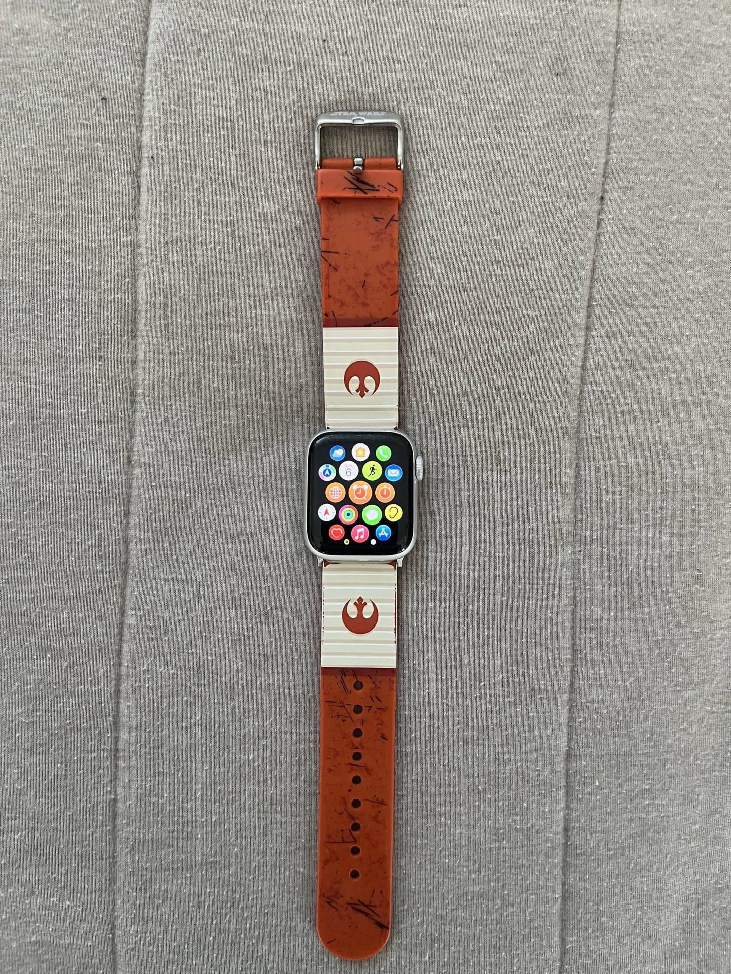 Apple Watch Series 5 (GPS Only)