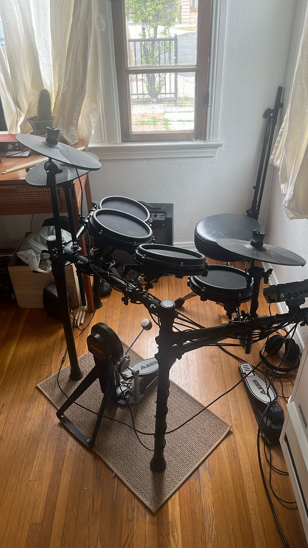 Alesis Nitro Max Mesh Electronic Drum Set