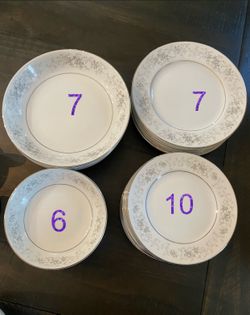  Vintage Dish Set 33 Peice