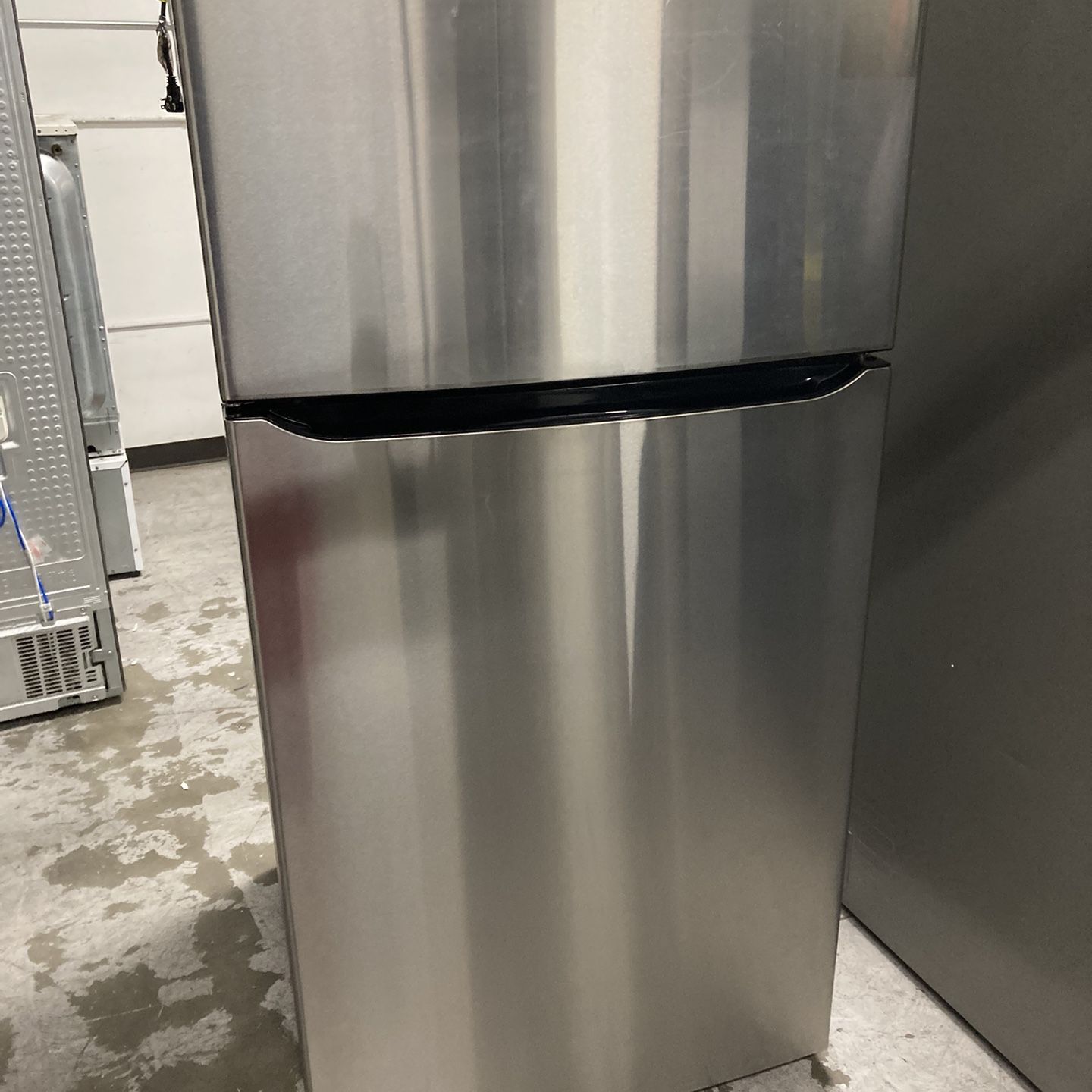LG 24 cu. ft. Top Freezer Refrigerator 