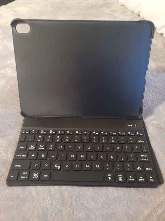 Brand New Ipad Case With Keyboards