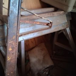 2 Saw Horses Make Offer