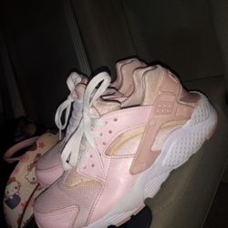 Size 5 Nike Hurraches 