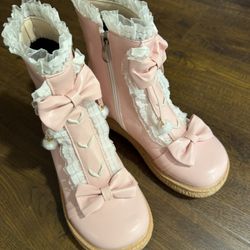 Brand New Girls Lace Winter Boots Size 34 