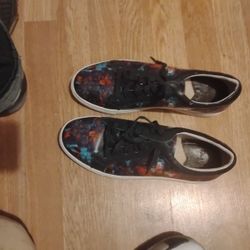 Robert Graham
Greatwhite Paint Leather Sneakers