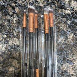 NEW 5 PIECE MAKEUP BRUSH SET $4!!