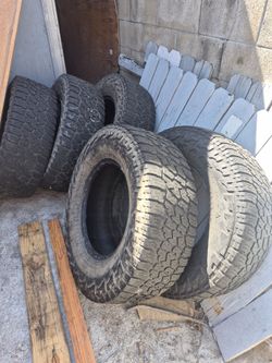 Falken wildpeak 33x11.5x17 set of 5 good tires