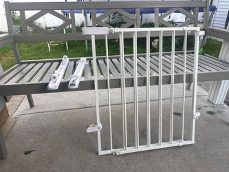 Safety 1st White Metal Baby Gate