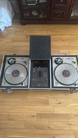 DJ Turntables and Mixer
