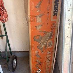 NEVER USED. WORX Aerocart WG050. 