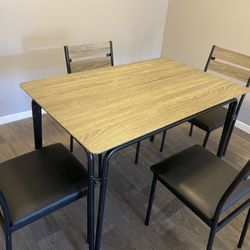 Selling Modern Dining Table With 4 Chairs
