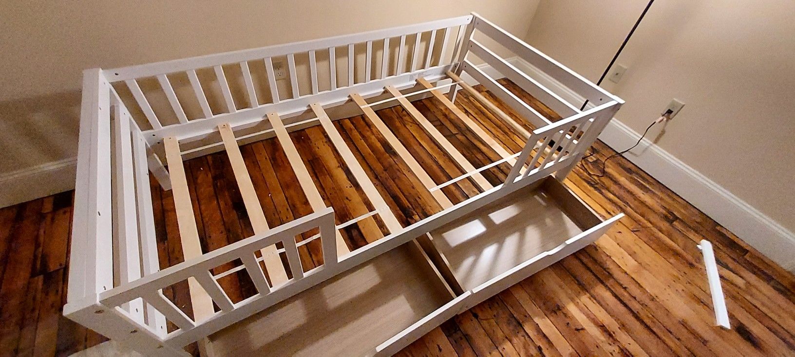 PRICE REDUCED! Like New Twin Bed (w Mattress)