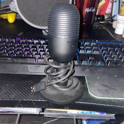 Razer Seiren V3 Microphone (Barely used)