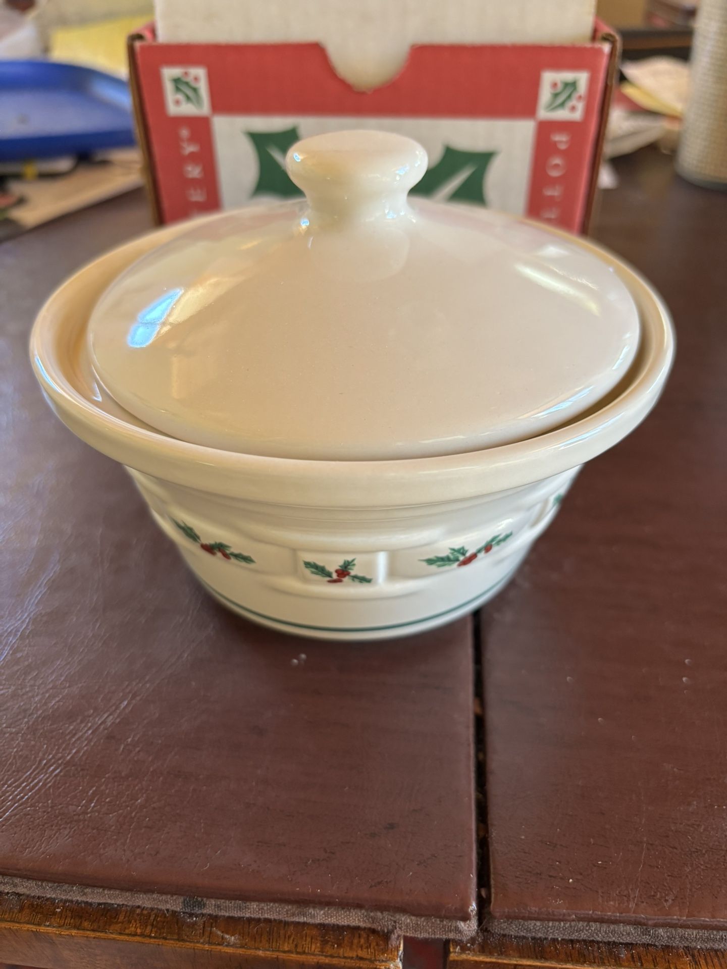 Longaberger Vintage NIB Christmas Traditional Holly Small Covered Dish