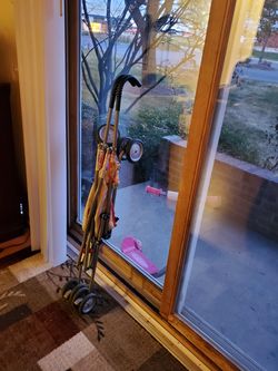 PINK FOLDABLE STROLLER ( NEEDS WASH N CLEANING ) $5 ONLY TODAY