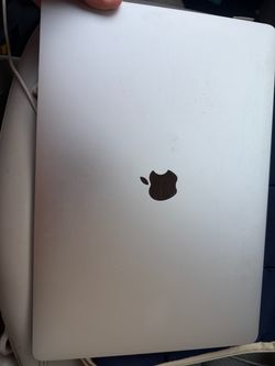Apple MacBook Laptop Silver pro 15” 2018