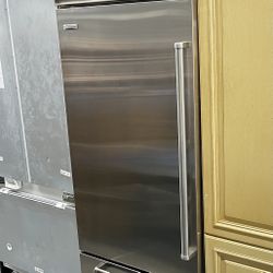 Subzero Stainless Steel 30” Wide Bottom Freezer Built In Refrigerator 