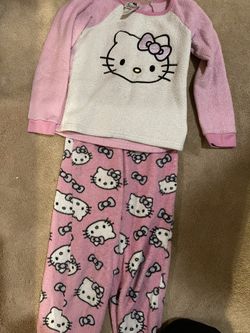 Warm And Cozy Hello Kitty Sleepwear