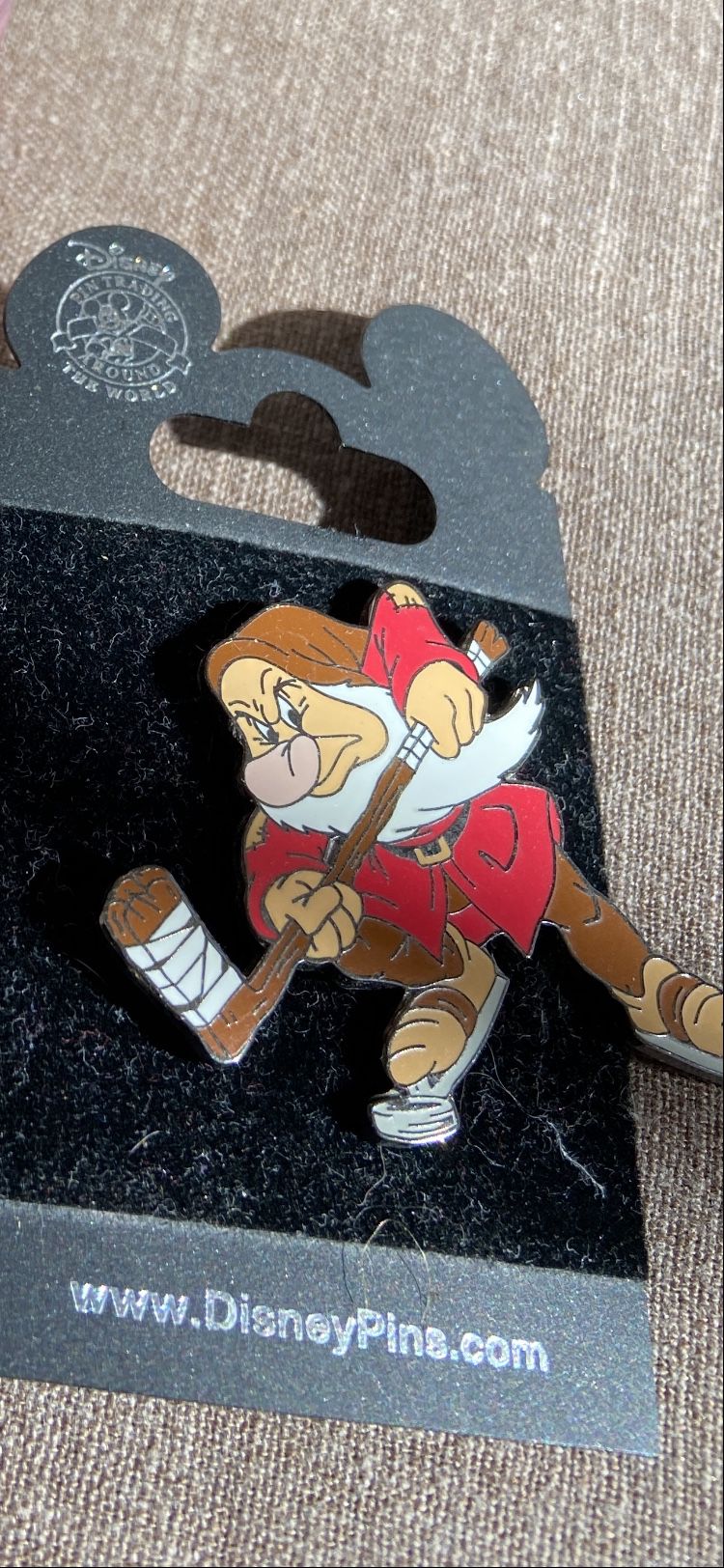 Disney Seven Dwarfs Hockey Pin New!