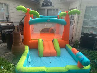 Bounce house & water pool