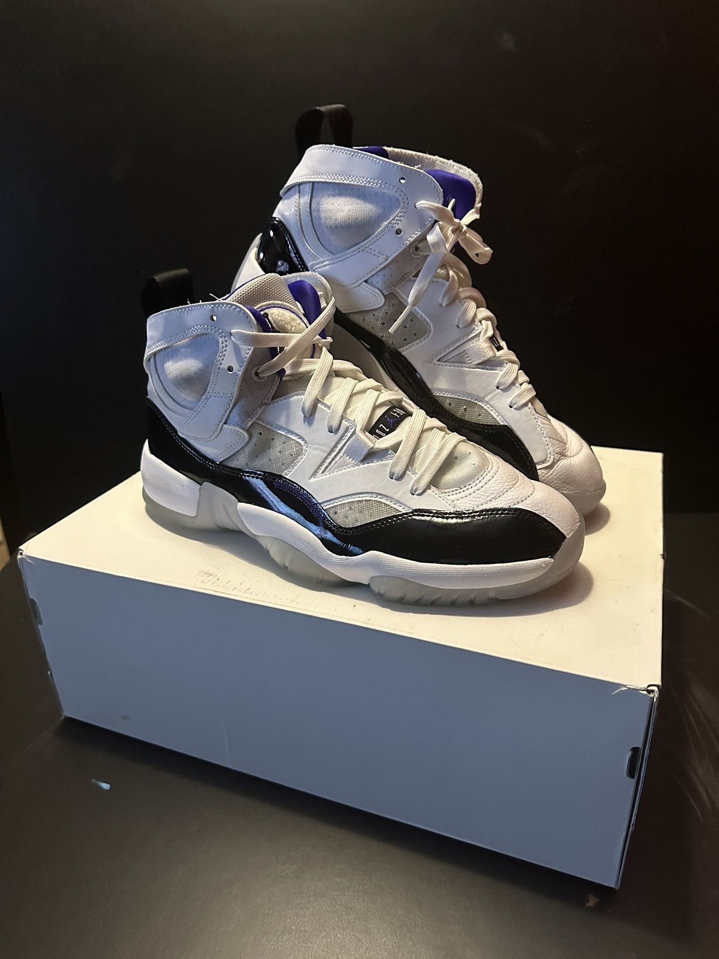 Air Jordan Two Trey
