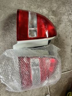 96-00 Honda Civic Hatchback Tail Light 