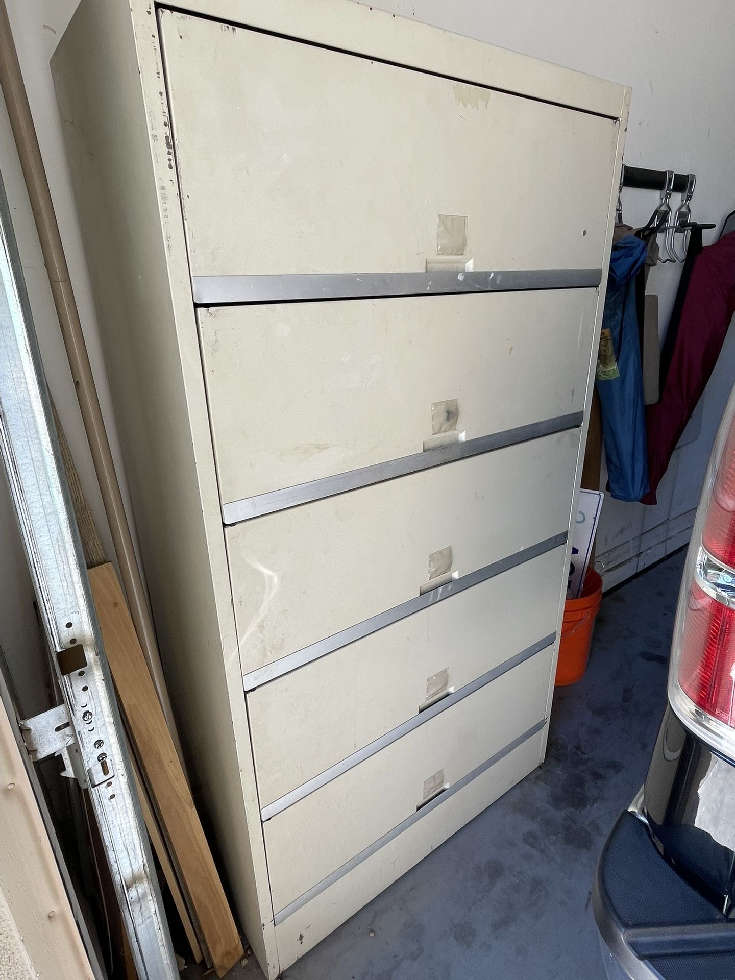 TAB Metal file cabinet