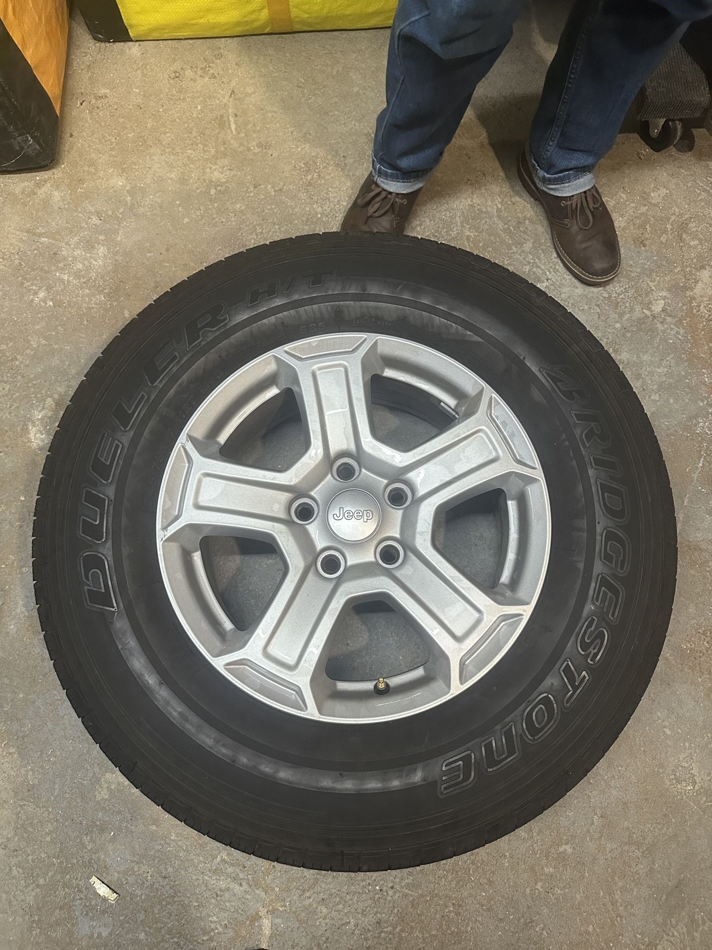 Wrangler JL OEM 17 inch wheels