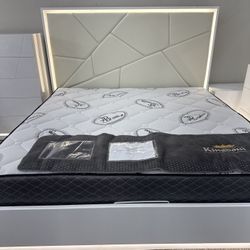 New! 4PC White California King Bedroom Set w/ LED Lights and Storage (Mattress No Included)