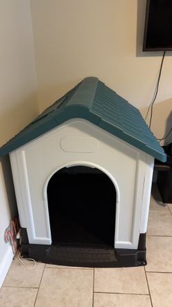 Outdoor Plastic Doghouse for Small, Medium, and Large Dogs