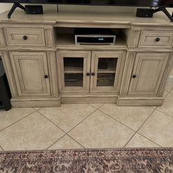 TV/entertainment  Console