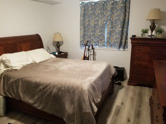 Beautiful Bedroom Set queen Sized Bed Frame 