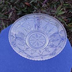 LARGE GLASS BOWL WITH A BEAUTIFUL DESIGN