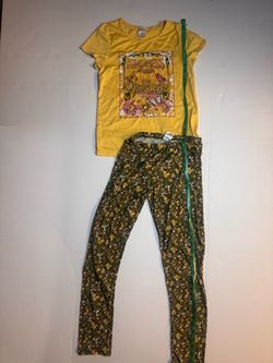 Girls Graphic Tee and Floral Leggings Set