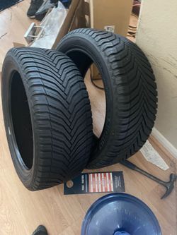 235/45/17 only two Michelin crossclimate tires very good condition