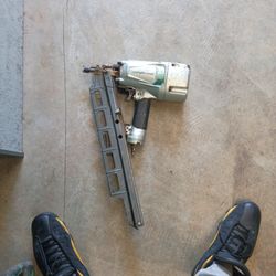 Metabo HPT 21-Degree Pneumatic Framing Nailer with High Grade Aluminum Magazine