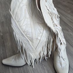 Women’s Western Fringe Cowboy Boots – Cream Size 9.5

