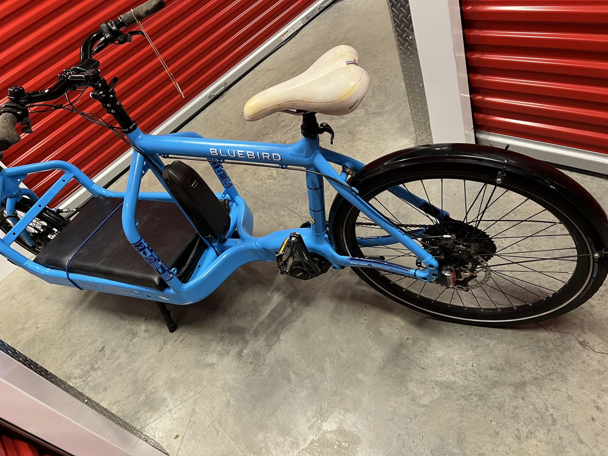 A Larry vs Harry Bullitt Bluebird cargo bike
