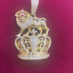 925 Sterling Silver Lion Crown Pendant With CZ and Gold Plating