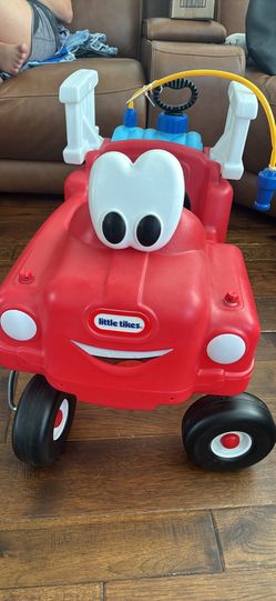 Little Tykes Fire Truck with water pump and hose